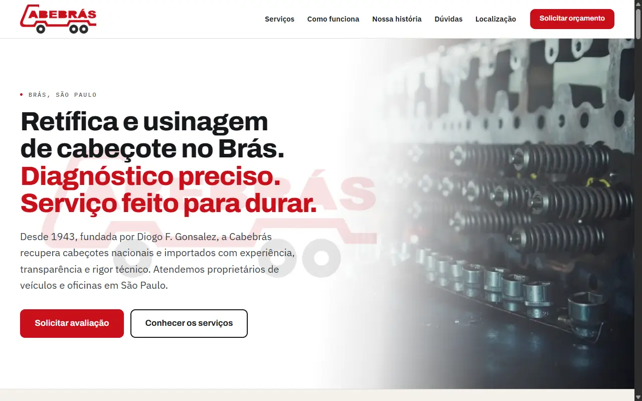Página inicial da Cabebrás: o título "Retífica e usinagem de cabeçote no Brás" em tipo grande, o texto que apresenta a oficina e os botões de orçamento, e ao lado a fotografia aproximada de um cabeçote de motor.